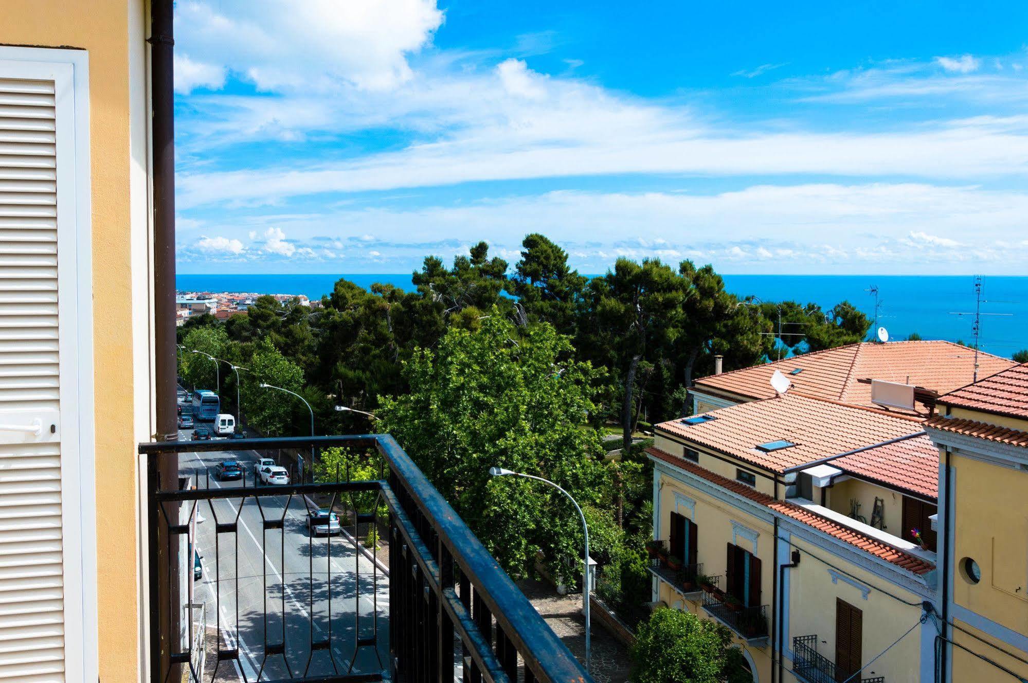 Hotel Dei Sette วาสโต ภายนอก รูปภาพ